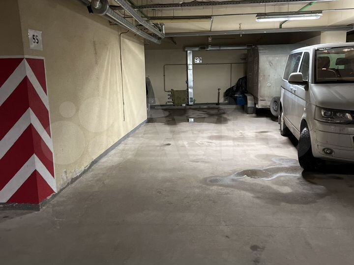 Машиноместо, > 30 м²