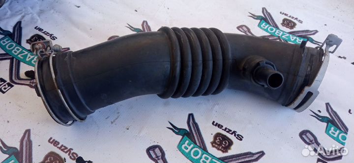 Патрубок воздушного фильтра Toyota voxy