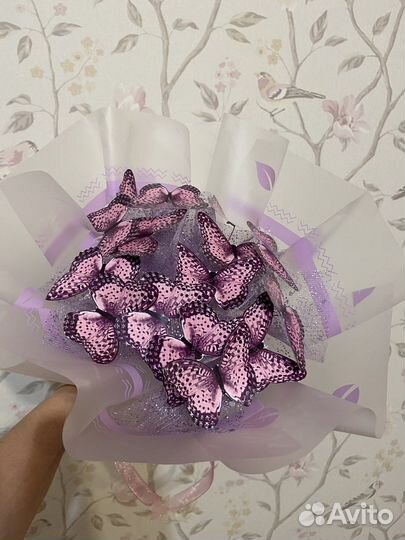 Букет из бабочек с гирляндой