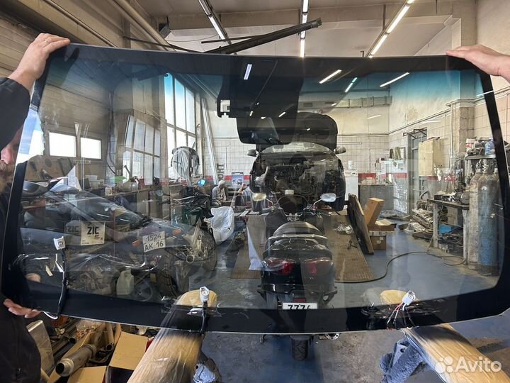 Лобовое стекло Lexus GX460 5610160N21