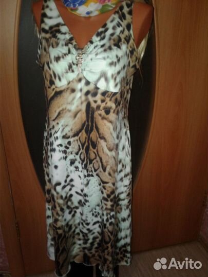 Кофты, свитера, худи, платья женщинам и подросткам