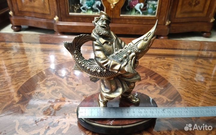 Бронзовая статуэтка рыбак