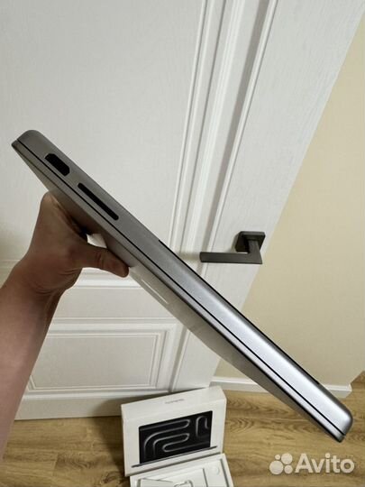 Macbook pro 14 m3 8/512 gb