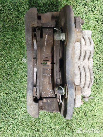 Суппорт задний правый GMC Yukon GMT800