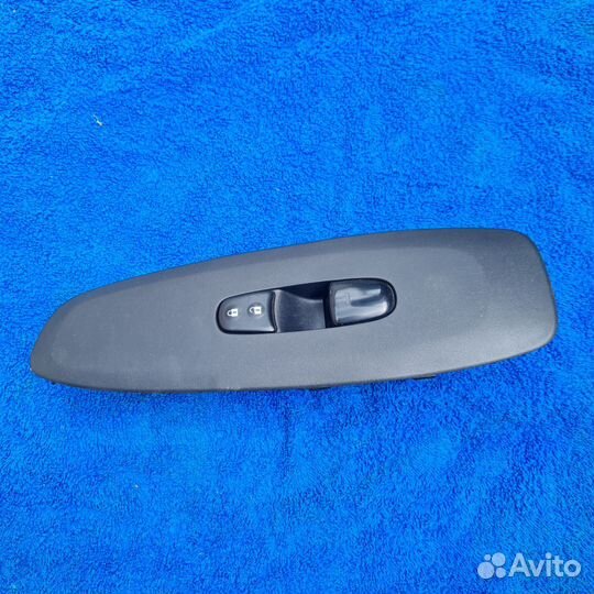 Кнопка стеклопод Nissan Pathfinder R52 пер прав