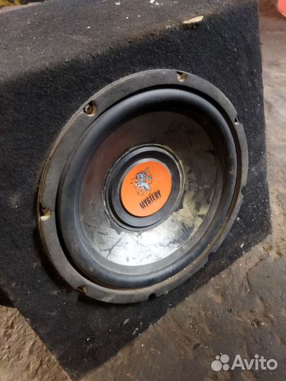 Сабвуфер и усилитель в автомобиль