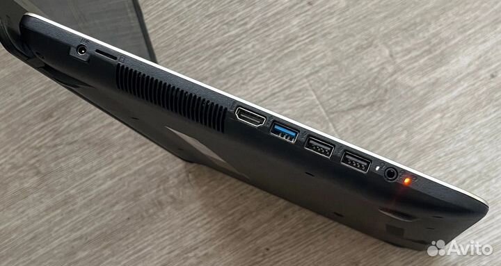 Asus в идеале, 4 ядра InteL, 8Gb, SSD 256Gb