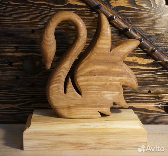 Лебедь из ясеня