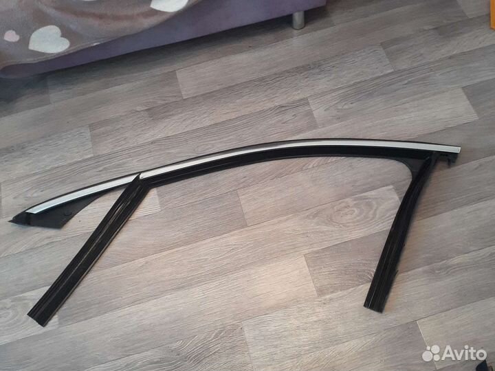 Уплотнитель стекла Mercedes E-Class W213 передний