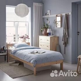 Деревянная кровать IKEA с матрасом