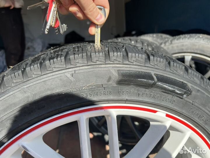 Triangle Snowlink TWT02 235/45 R18