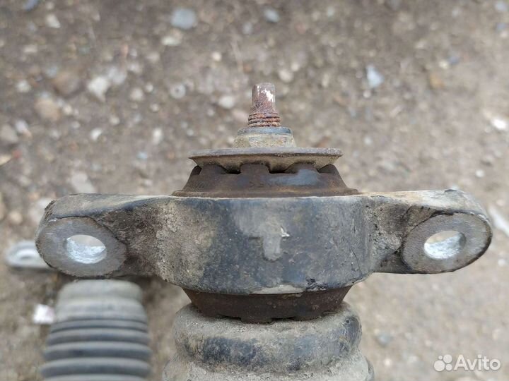 Задние стойки hyundai solaris 2