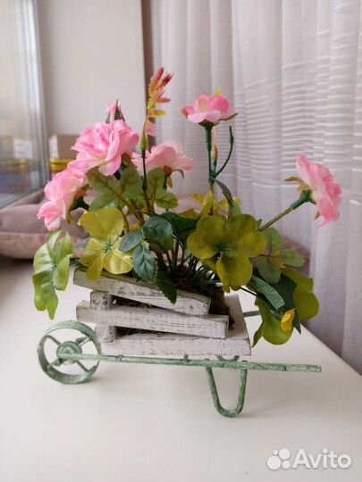 Интерьерная композиция Тачка с Цветами