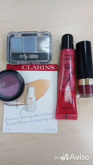 Косметика:тени, тональник, помада