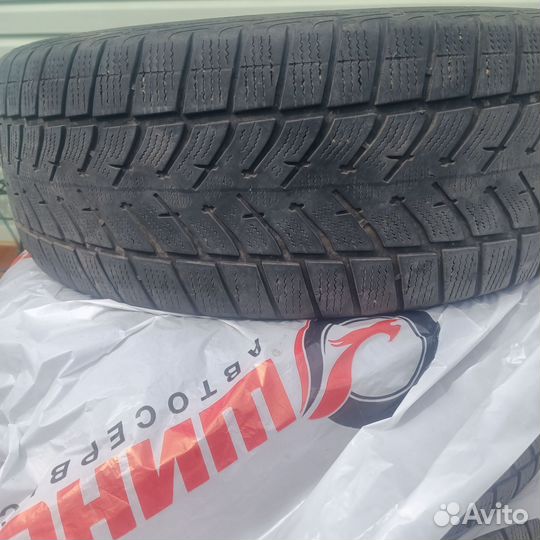 Goodyear UltraGrip Ice 235/55 R19 и 235/55 R19