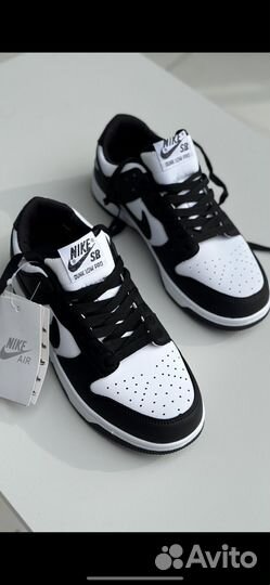 Кроссовки женские