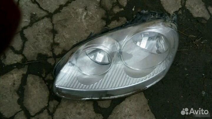 Фара левая Volkswagen Jetta 5
