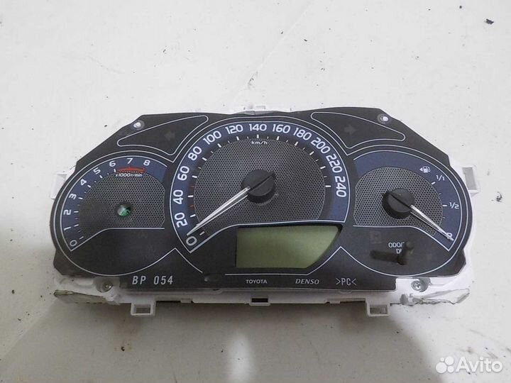 Панель приборов Toyota Corolla 180