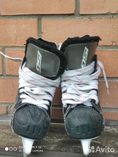 Хоккейные коньки