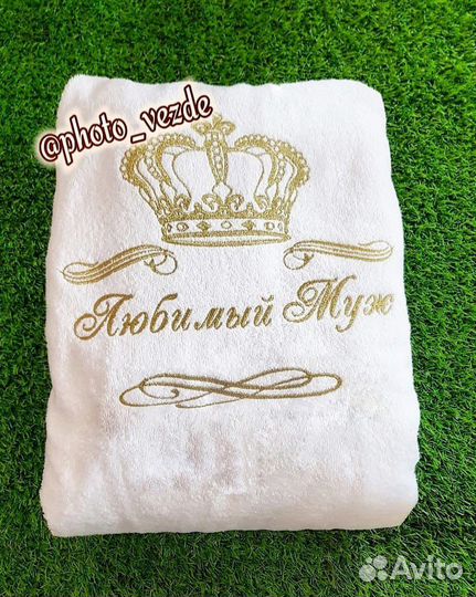 Махровый халат с вышивкой