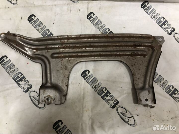 Нижний щит торпедо Lexus Rx 300