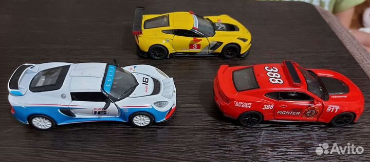 Инерционная машинка kinsmart 1:36