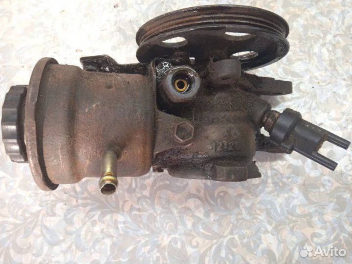 Насос гидроусилителя Toyota Carina 2 1990