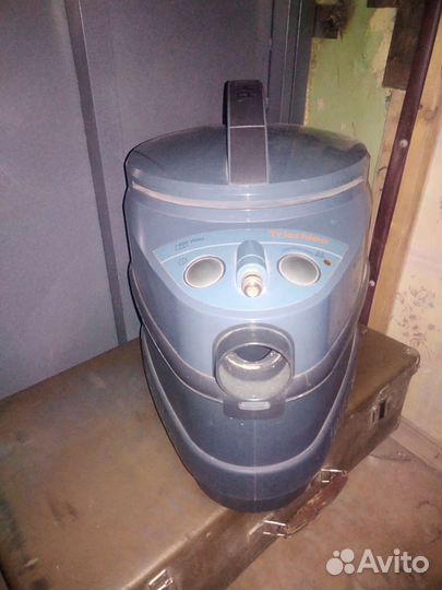 Моющий пылесос Philips Triathlon 1400W