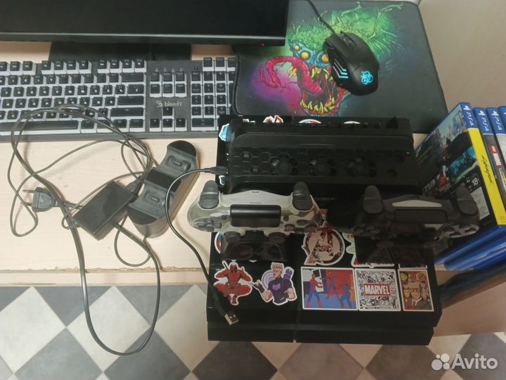 Игровая приставка ps4