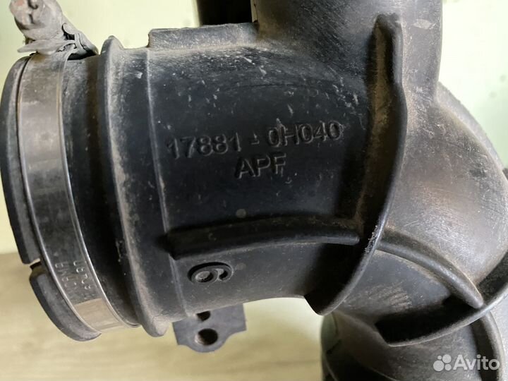 Патрубок воздушного фильтра toyota avensis т250