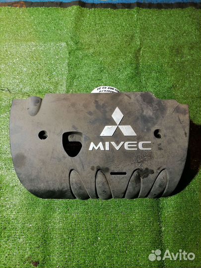 Декоративная крышка двс 1003A058 Mitsubishi Outlan