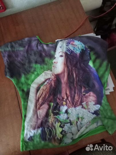 Футболка со стразами