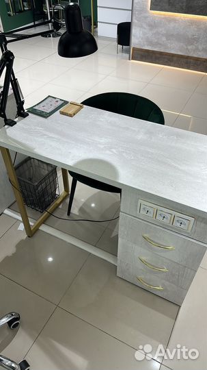 Продам маникюрный стол