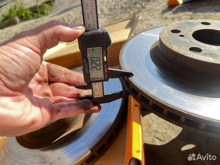 Тормозной диск передний Toyota Prius NHW20 пара