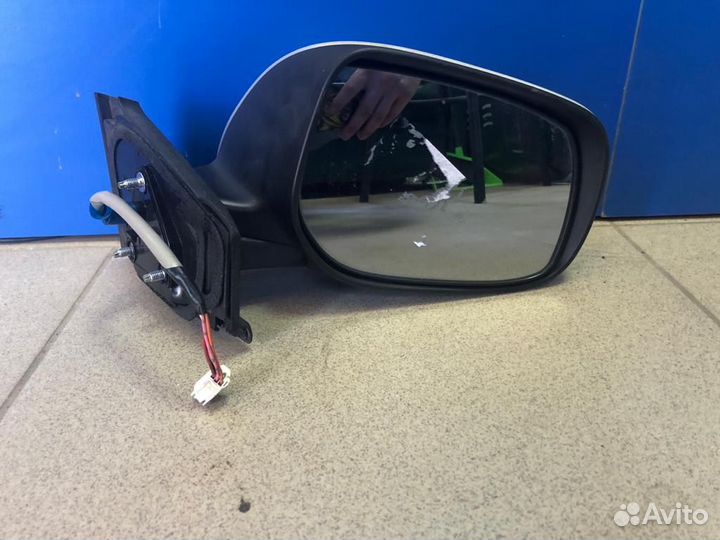 Зеркало правое на Toyota vitz