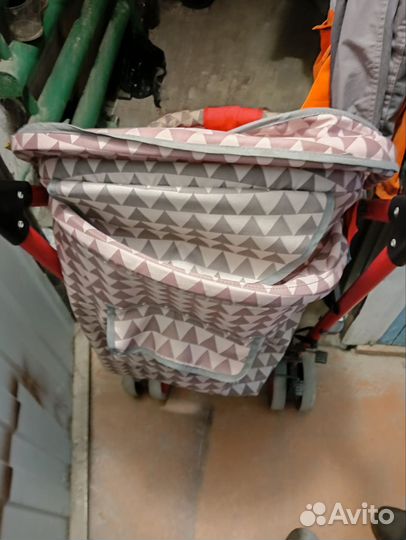 Прогулочная коляска трость