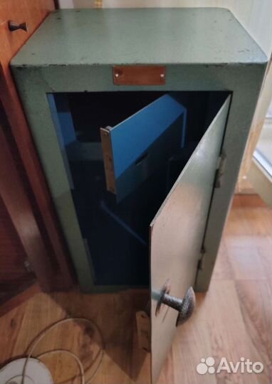 Сейф металлический