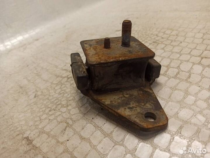 Опора двигателя Лексус LX 2