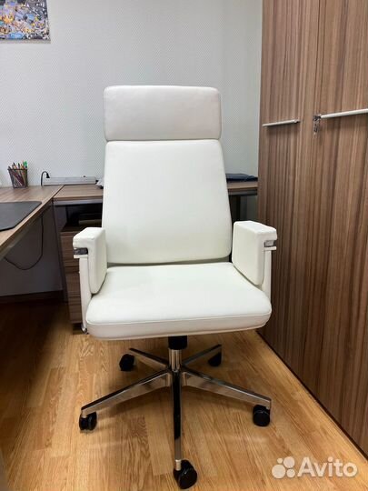 Офисное/компьютерное кресло 