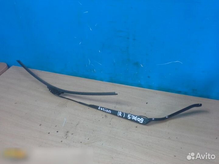 Поводок стеклоочистителя передний правый Ford Fusi