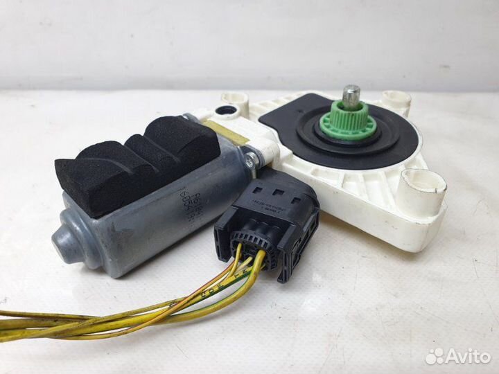 Мотор стеклоподъемника задний левый Mercedes-Benz