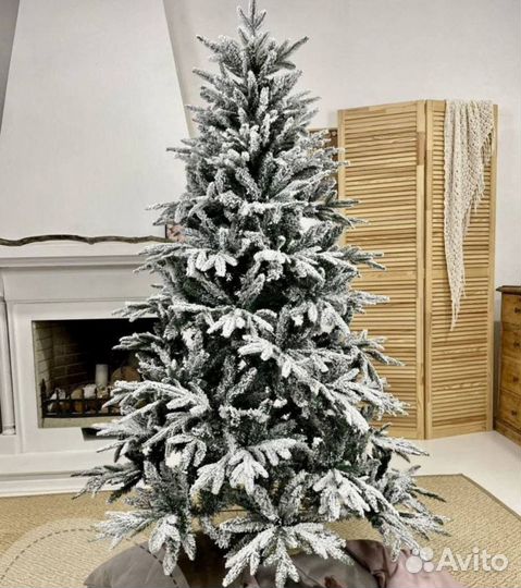 Елка искусственная с эффектом снега