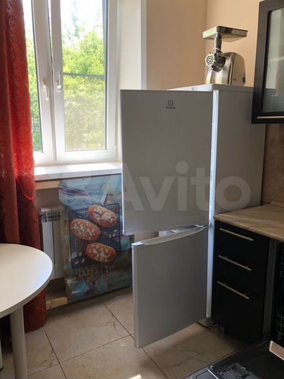 2-к. квартира, 50 м², 3/3 эт.