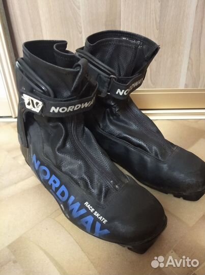 Лыжные ботинки