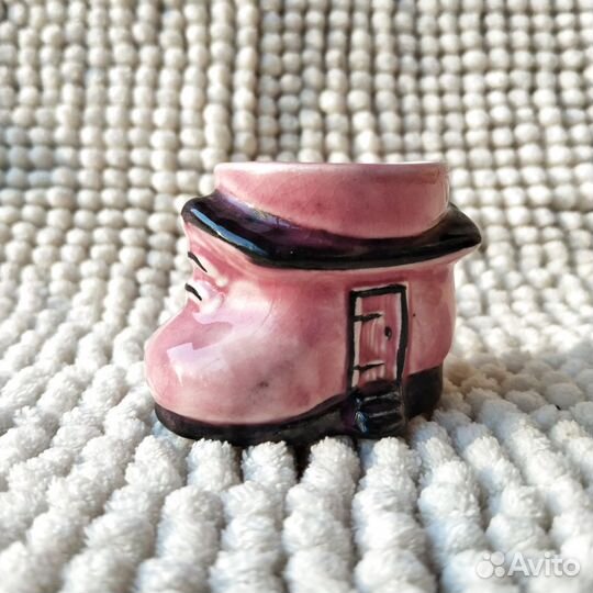 Ботинок подставка под яйцо, Англия