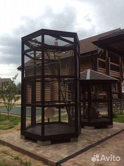 Вольер для белок и енотов