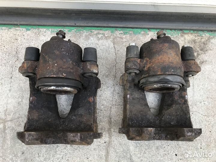 Суппорт передний FS3 Volkswagen Golf 4 1.4i 2001г