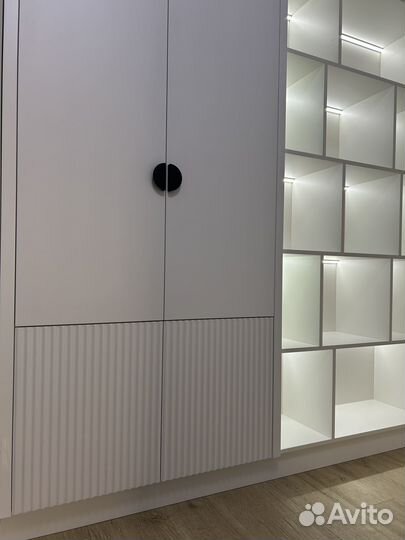 Шкаф распашной с подсветкой