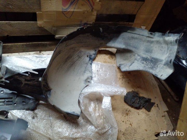 Подкрылок передний левый Volkswagen Polo Sedan