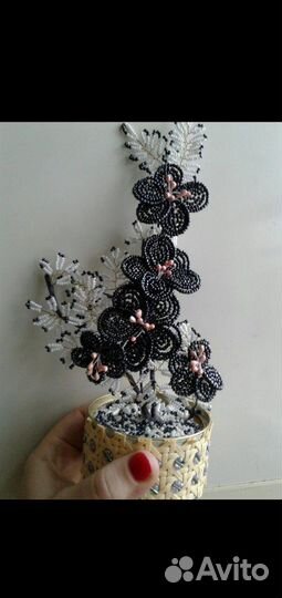 Цветок из бисера